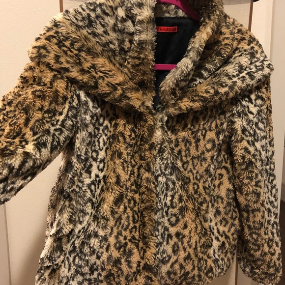 Alice + Olivia warm coat - Picture 2 of 4